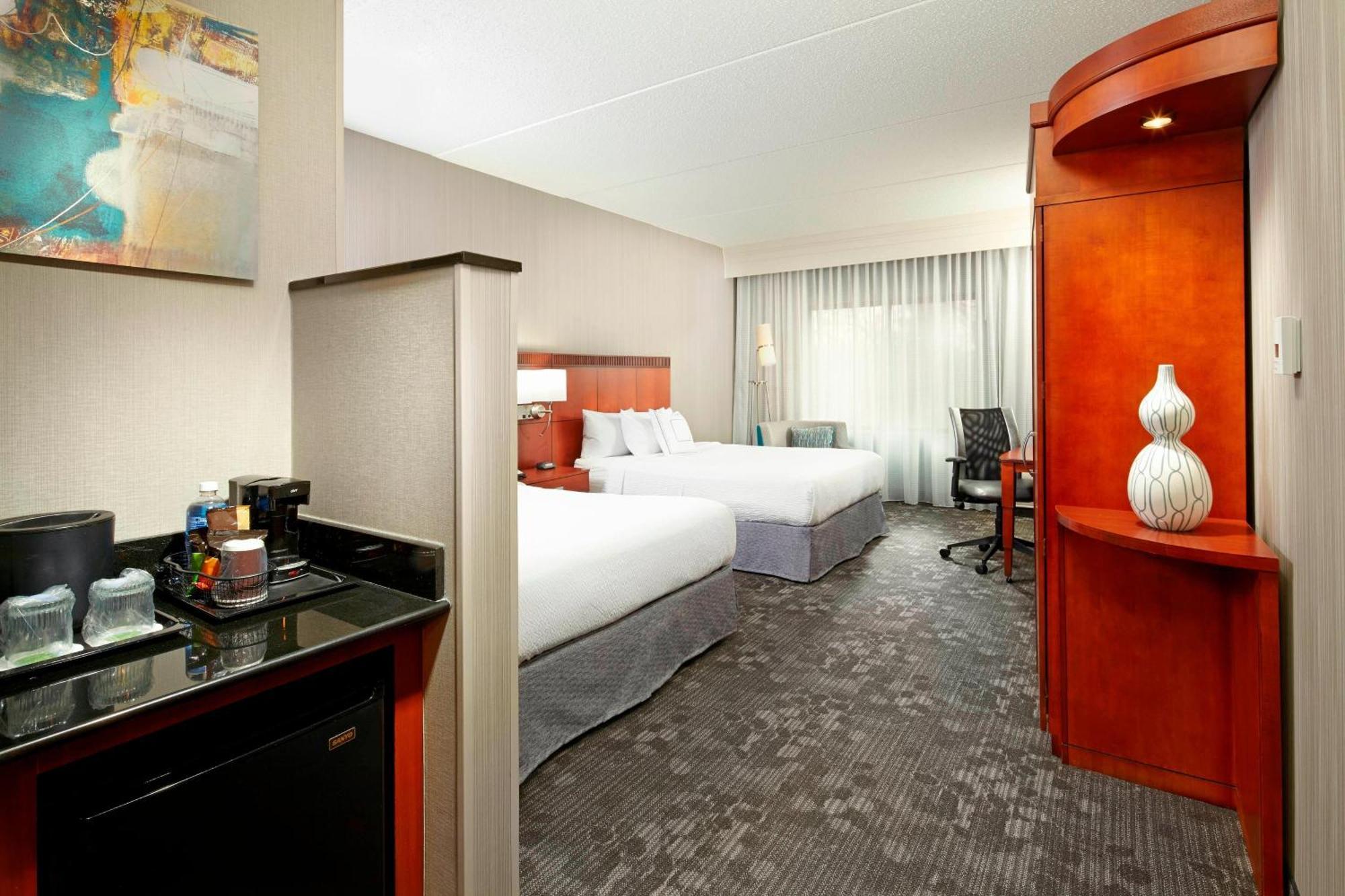 Courtyard Pittsburgh Hotel 3*