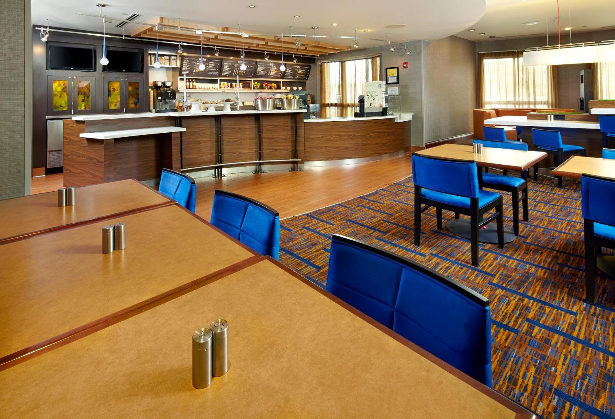 Courtyard Pittsburgh 3*