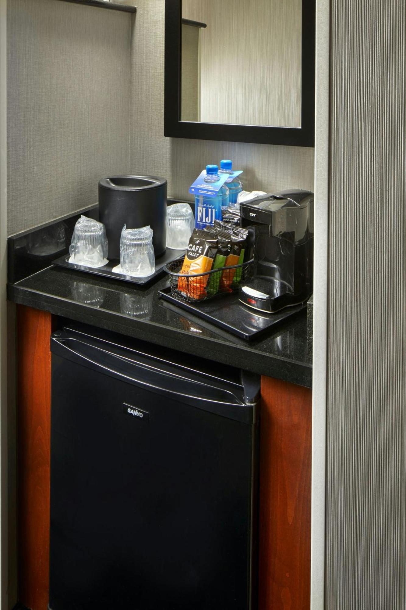 Courtyard Pittsburgh Hotel 3*